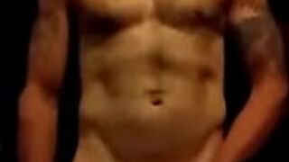 Рекс Пауэрс дрочит свой идеальный член - порно видео