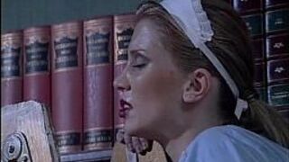 Белую горничную трахнул возбужденный черный слуга - порно видео