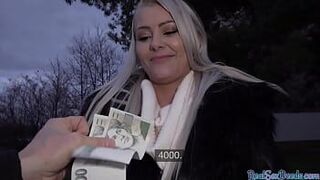 Фигуристую европейскую красотку в пикапе отшпилили после минета в ПОВе - порно видео