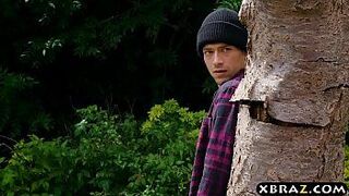 Вуайерист фотографирует и кончает внутрь молодой блондинки-жены - порно видео