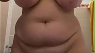 Большая грудастая рыжая утром - порно видео