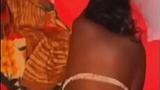 Ей нравилось принимать большой член, пока она не кончила - порно видео