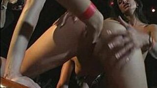 Ванесса Блу, Николь Шеридан и Сидни Стил в лесбийской оргии - порно видео