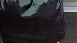 Я жду еды и вижу большую жопу мамы и хочу засунуть в нее свой член - порно видео