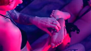 Маленькие ступни, щекотка, подчинение - порно видео