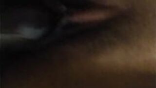 Киска лупит - порно видео