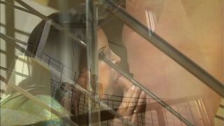 Мама-брюнетка-шлюшка скачет на члене - порно видео