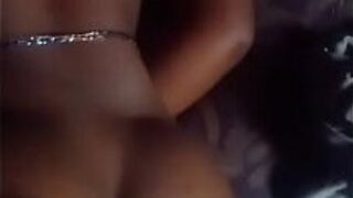 Я разбудил свою девушку своим большим членом - порно видео