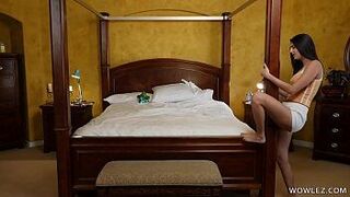 Зои помогает Элизе выйти - порно видео