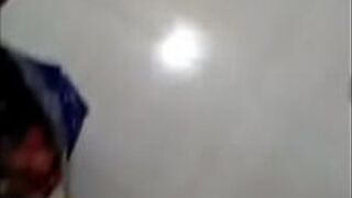 Горячее видео марокканца, который целует таракана и протягивает ему платок - порно видео