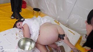 Покорная анальная ангелочка Анастасия Роуз получает пощечину, растягивают задницу и накормил мочой готический демон Шарлотта Сартр и доктор М. - порно видео