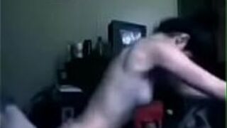 Жену застукали за скачкой на хуе перед скрытой камерой - порно видео