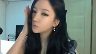 Горячая корейская девушка перед камерой - порно видео