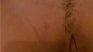 Ее киска и ее глаза, она хочет порезать ее, она начала тереть свою киску передо мной, Линн и Адамом - порно видео