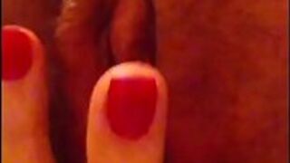 Она очень возбуждена ... - порно видео