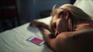 Горячая сексуальная красотка просто обожает трахаться со своим боссом всякий раз, когда у нее есть шанс - порно видео