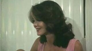 Подружки-лесбиянки наслаждается компанией с секс-машиной - порно видео