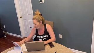 Данни посещает ее массажистка - порно видео